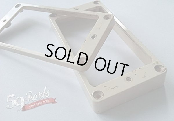 画像2: 59PARTS/A SET OF 2 HAND AGED HISTORIC GIBSON PAF M-69 PICKUP MOUNTING RINGS, CREAM/全国一律送料無料 (2)