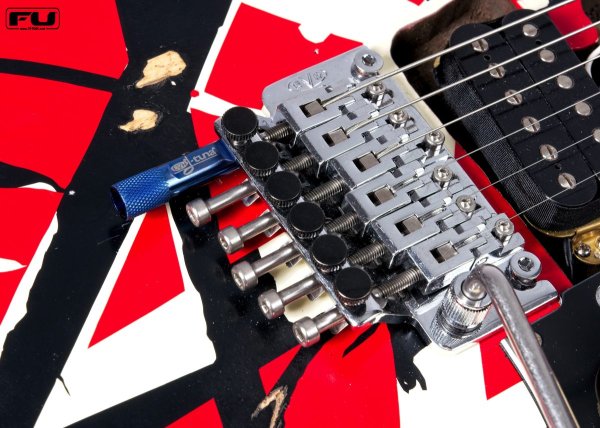 画像1: EVH Titanium EVH D-Tuna Blue/チタン製/フロイドローズ/全国一律送料無料 (1)