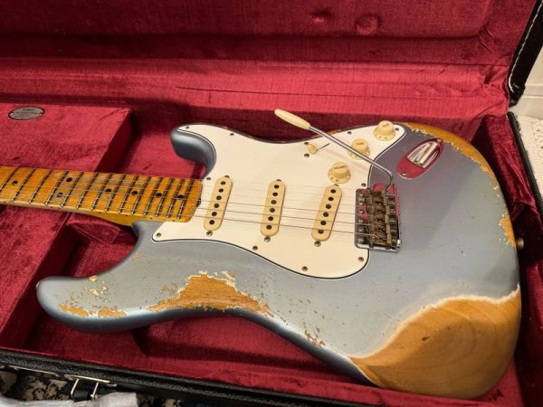 画像2: Fender Custom Shop 69 Heavy Relic Stratocaster Aged Blue Ice Metallic/全国一律送料無料 (2)