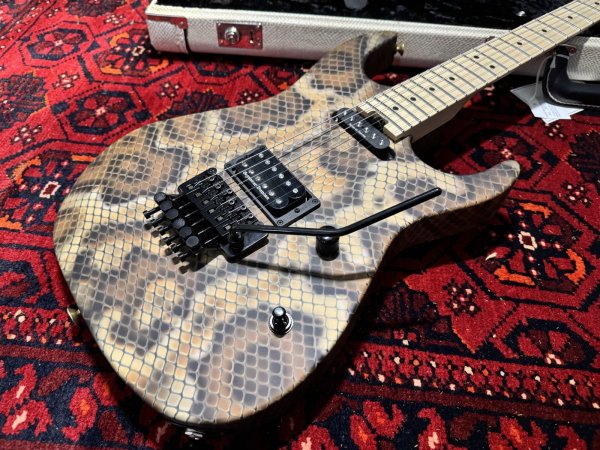 画像2: Charvel USA Custom Shop Warren DeMartini Signature Snake/全国一律送料無料 (2)