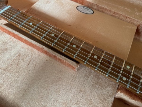 画像2: Fender Custom Shop American Custom Stratocaster NOS - Handwound PU's / Aged White Blonde/新品全国一律送料無料 (2)