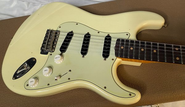 画像1: Fender Custom Shop ' 62 Stratocaster Flamethrower - Journeyman RelicLimited Edition - Vintage White - AAAA Flamed Maple Neck/新品/全国一律送料無料 (1)