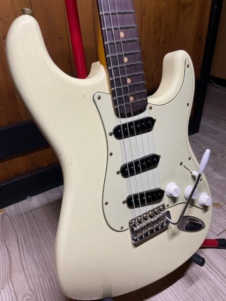 画像16: Fender Custom Shop ' 62 Stratocaster Flamethrower - Journeyman RelicLimited Edition - Vintage White - AAAA Flamed Maple Neck/新品/全国一律送料無料 (16)
