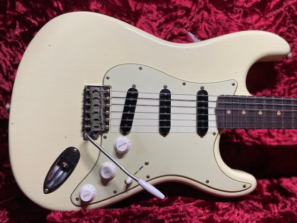 画像1: Fender Custom Shop ' 62 Stratocaster Flamethrower - Journeyman RelicLimited Edition - Vintage White - AAAA Flamed Maple Neck/新品/全国一律送料無料 (1)