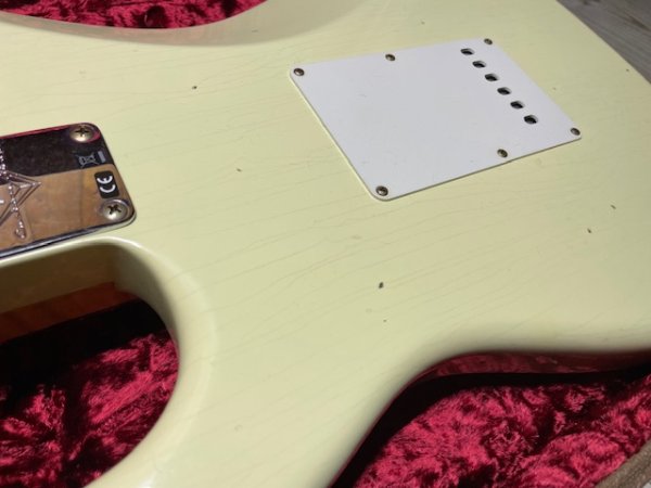 画像11: Fender Custom Shop ' 62 Stratocaster Flamethrower - Journeyman RelicLimited Edition - Vintage White - AAAA Flamed Maple Neck/新品/全国一律送料無料 (11)