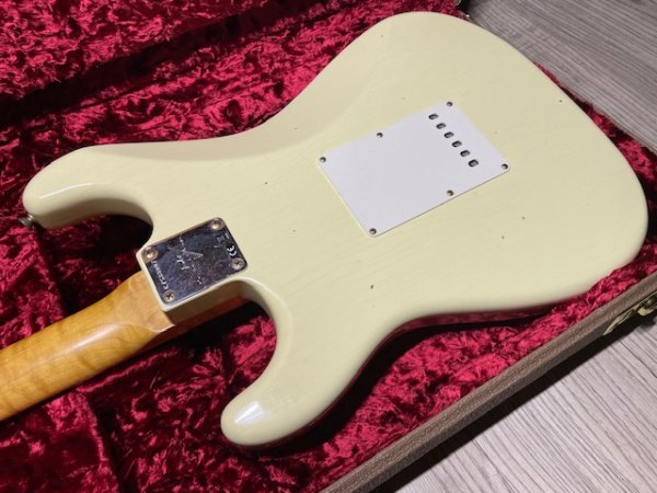 画像10: Fender Custom Shop ' 62 Stratocaster Flamethrower - Journeyman RelicLimited Edition - Vintage White - AAAA Flamed Maple Neck/新品/全国一律送料無料 (10)