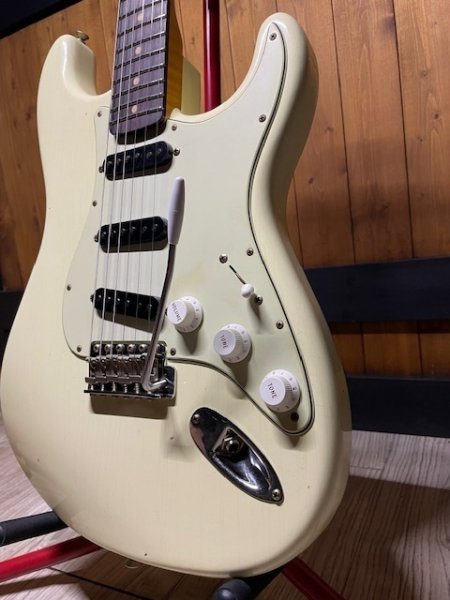 画像17: Fender Custom Shop ' 62 Stratocaster Flamethrower - Journeyman RelicLimited Edition - Vintage White - AAAA Flamed Maple Neck/新品/全国一律送料無料 (17)