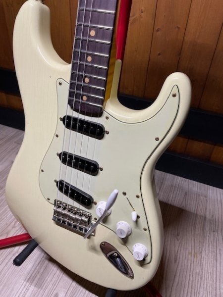 画像18: Fender Custom Shop ' 62 Stratocaster Flamethrower - Journeyman RelicLimited Edition - Vintage White - AAAA Flamed Maple Neck/新品/全国一律送料無料 (18)