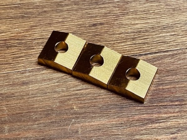 画像1: FU-Tone Titanium Lock Nut Blocks – Set of 3 Gold/チタンインロッキングナットブロック/フロイドローズ/全国一律送料無料 (1)