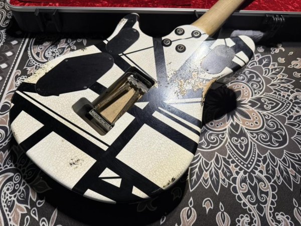 画像5: EVH Custom Shop Wolfgang Special Edition Relic Black and White Stripes (5)