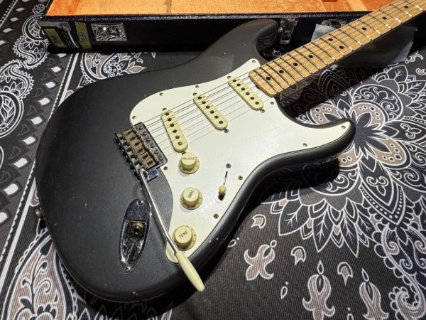 画像2: Fender Custom Shop '69 Stratocaster / Journeyman Relic / Charcoal Frost Metallic (2)