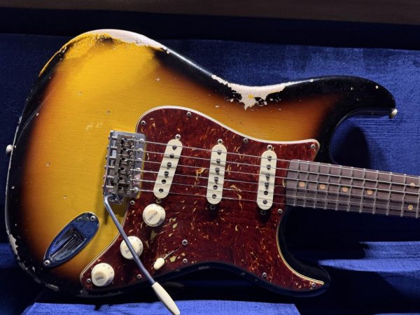 画像1: Fender Custom Shop '61 Stratocaster / Limited Edition Faded 3-Color Sunburst / Heavy Relic (1)