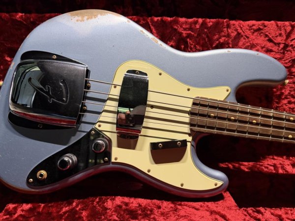 画像1: Fender Custom Shop Fender Custom Shop '60 Jazz Bass Relic / Ice Blue Metallic (1)