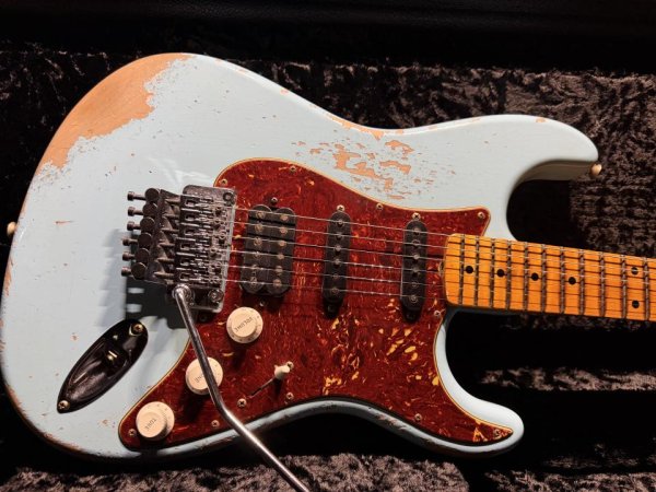 画像1: Fender Custom Shop Fender Custom Shop '62 Stratocaster SSH Heavy Relic / FRT / Daphne Blue (1)
