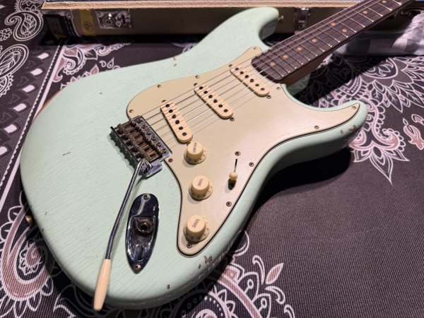 画像3: Fender Custom Shop Fender Custom Shop '63 Stratocaster / Limited Edition Super Faded Aged / Surf Green (3)