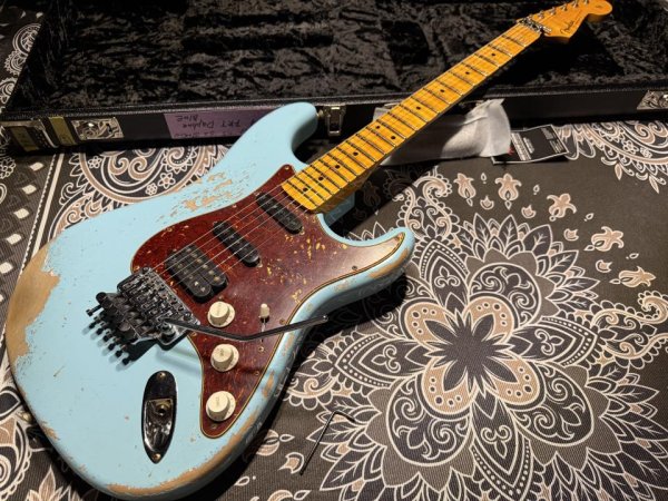 画像2: Fender Custom Shop Fender Custom Shop '62 Stratocaster SSH Heavy Relic / FRT / Daphne Blue (2)