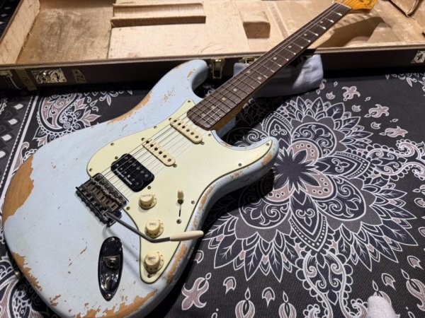 画像2: Fender Custom Shop Fender CS '62 Stratocaster S-S-H / Heavy Relic / Sonic Blue  (2)