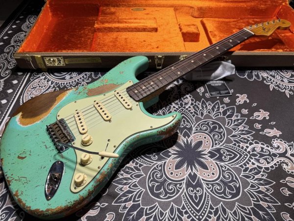 画像2: Fender Custom Shop Stratocaster '60 LTD Dual Mag II / Sea Foam Green /Super Heavy Relic (2)
