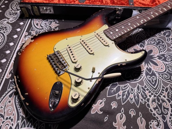 画像2: Fender Custom Shop Michael Landau Signature 1968 Relic Stratocaster/ Bleached 3-Color Sunburst (2)