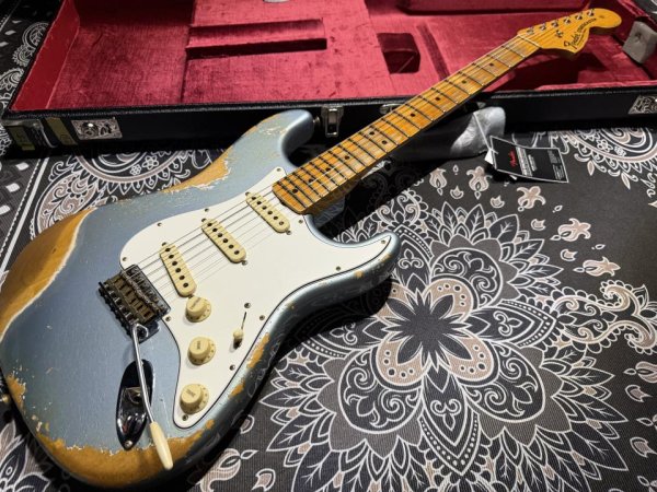 画像3: Fender Custom Shop Fender Custom Shop '69 Stratocaster / Ice Blue Metallic / Heavy Relic (3)