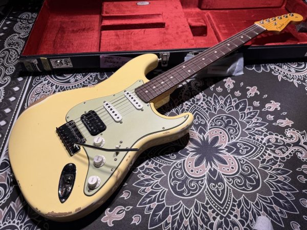 画像2: Fender Custom Shop Fender Custom Shop Custom Deluxe S-1 Stratocaster S-S-H Relic / Aged Vintage White  (2)