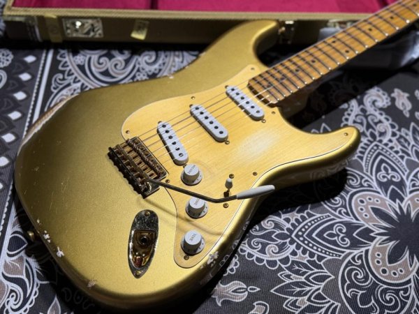 画像2: Fender Custom Shop Limited Edition 1955 Stratocaster Bone Tone / HLE Gold Aged Relic (2)