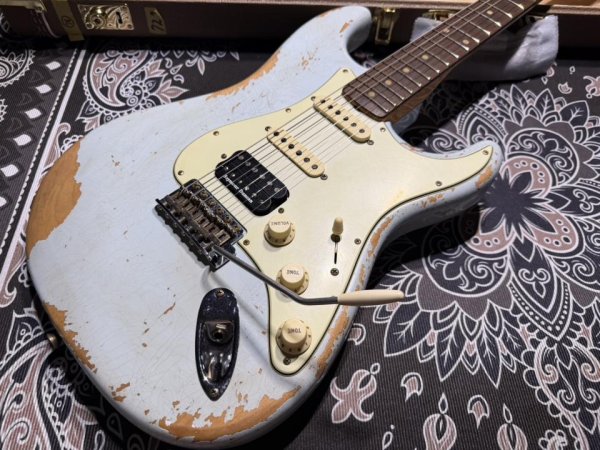 画像3: Fender Custom Shop Fender CS '62 Stratocaster S-S-H / Heavy Relic / Sonic Blue  (3)