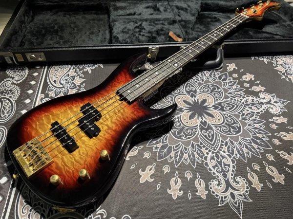 画像2: Valley Arts Custom Pro USA Bass / Sunburst (2)