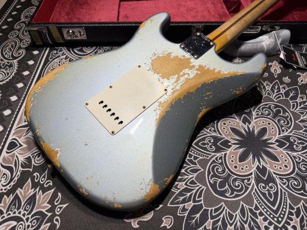 画像6: Fender Custom Shop Fender Custom Shop '69 Stratocaster / Ice Blue Metallic / Heavy Relic (6)