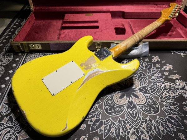 画像6: Fender Custom Shop '62 Stratocaster FRT SSH / Heavy Relic / Graﬃti-Yellow (6)