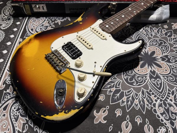 画像3: Fender Custom Shop Fender Custom Shop '69 SSH Stratocaster Heavy Relic / 3 Color Sunburst (3)