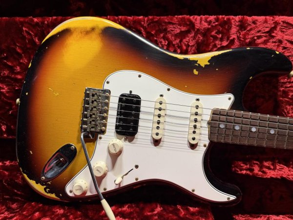 画像1: Fender Custom Shop Fender Custom Shop '69 SSH Stratocaster Heavy Relic / 3 Color Sunburst (1)