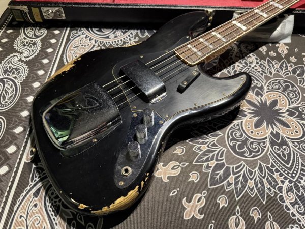 画像3: Fender Custom Shop Limited Edition Custom Jazz Bass Heavy Relic / Aged Black (3)