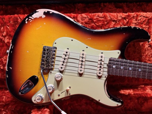 画像1: Fender Custom Shop Michael Landau Signature 1968 Relic Stratocaster/ Bleached 3-Color Sunburst (1)