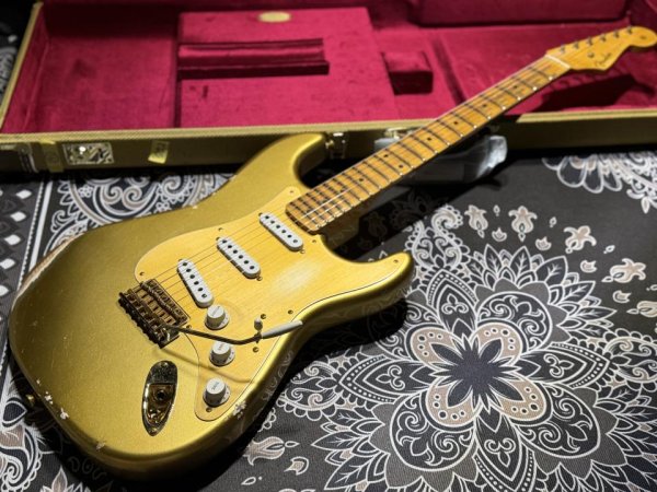 画像3: Fender Custom Shop Limited Edition 1955 Stratocaster Bone Tone / HLE Gold Aged Relic (3)