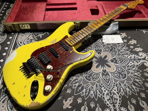 画像3: Fender Custom Shop '62 Stratocaster FRT SSH / Heavy Relic / Graﬃti-Yellow (3)