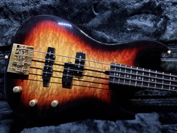 画像1: Valley Arts Custom Pro USA Bass / Sunburst (1)
