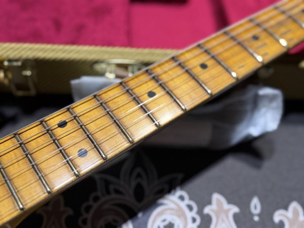 画像4: Fender Custom Shop Limited Edition 1955 Stratocaster Bone Tone / HLE Gold Aged Relic (4)