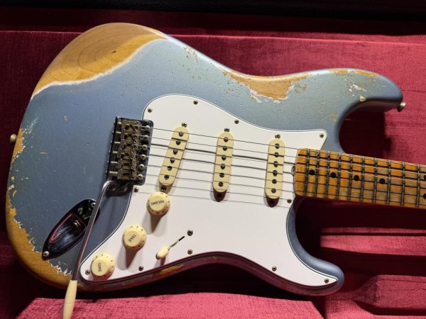 画像1: Fender Custom Shop Fender Custom Shop '69 Stratocaster / Ice Blue Metallic / Heavy Relic (1)