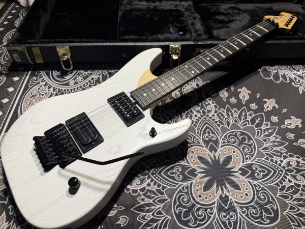 画像2: Washburn Custom Shop  N4 Nuno Bettencourt White Prototype / Black Hardware (2)