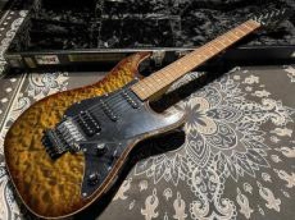 画像2: Suhr Standard Bengal Burst w/ Binding (2)