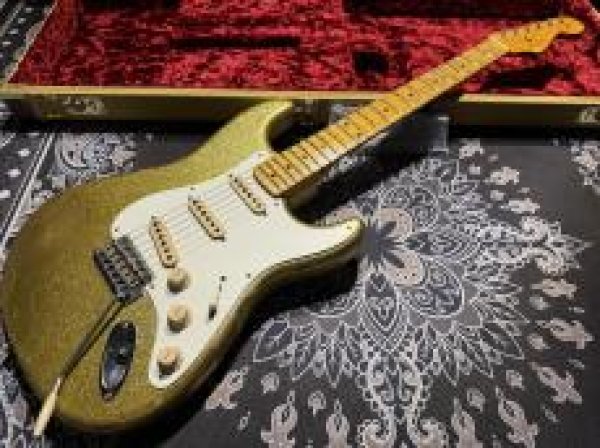 画像2: Fender Custom Shop 1957 Stratocaster Relic / Gold Sparkle (2)