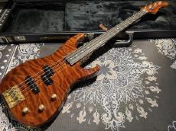 画像3: Valley Arts Custom Pro USA Bass / Brown Quilt TOP (3)