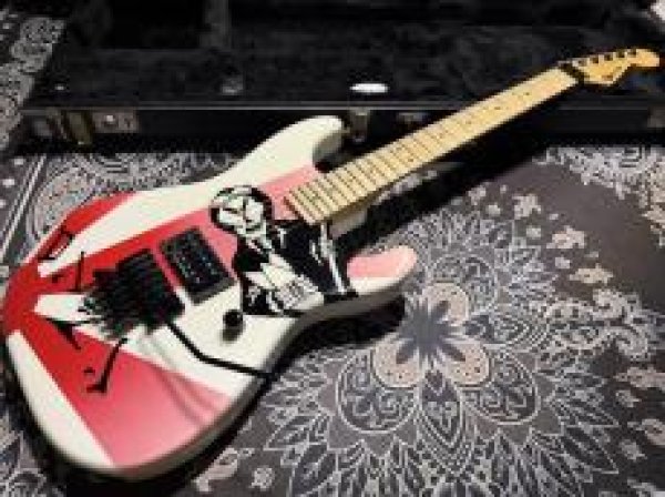 画像2: Charvel USA Custom Shop Warren De Martini / Bomber (2)