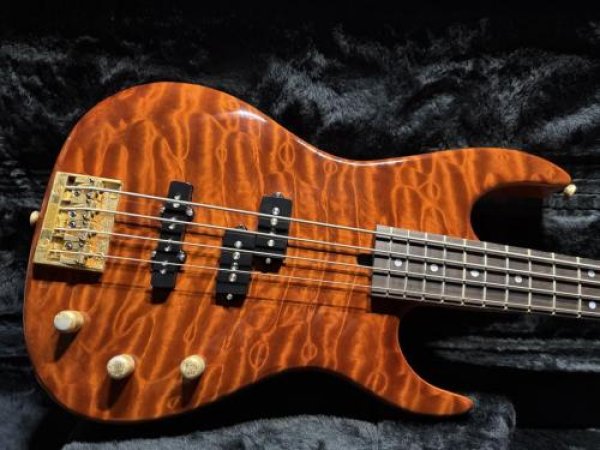 画像1: Valley Arts Custom Pro USA Bass / Brown Quilt TOP (1)