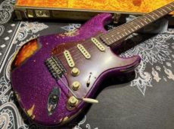 画像3: Fender Custom Shop ’62 Stratocaster Heavy Relic / Magenta Sparkle (3)