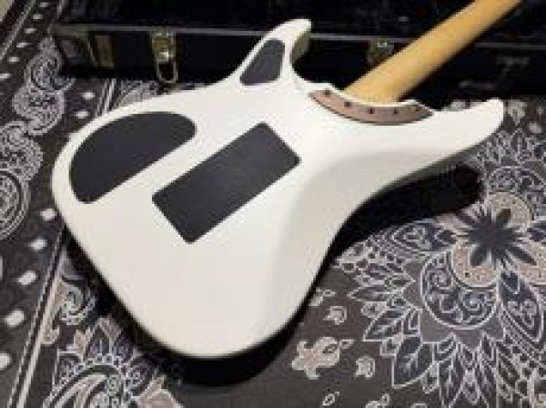 画像6:  Washburn N4 Nuno Bettencourt White Prototype / Bronze Hardware (6)