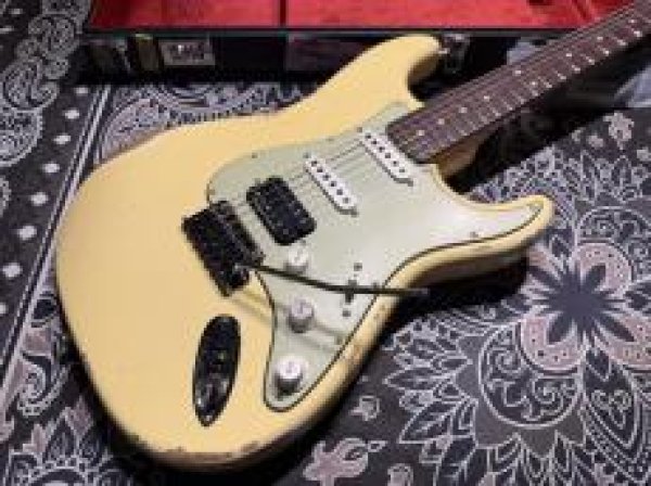 画像3:  Fender Custom Shop Custom Deluxe S-1 Stratocaster S-S-H Relic / Aged Vintage White (3)