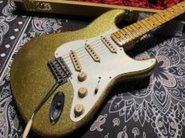 画像3: Fender Custom Shop 1957 Stratocaster Relic / Gold Sparkle (3)