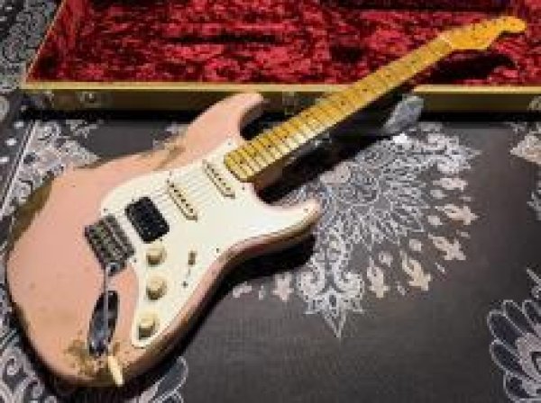 画像2: Fender Custom Shop 1957 Stratocaster SSH Relic Shell Pink (2)
